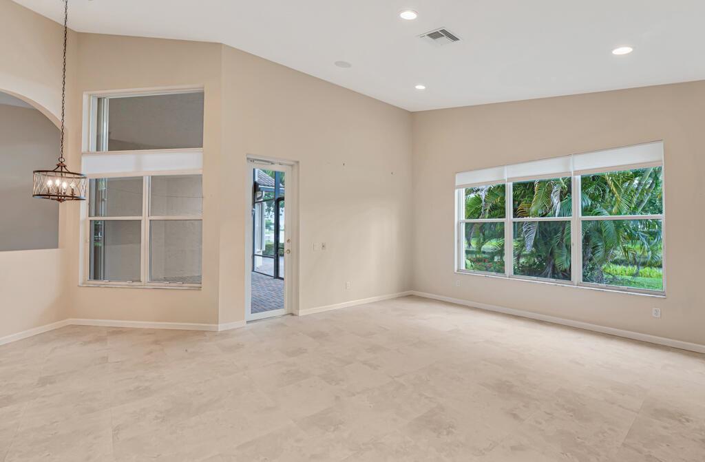 VALENCIA SHORES - Residential