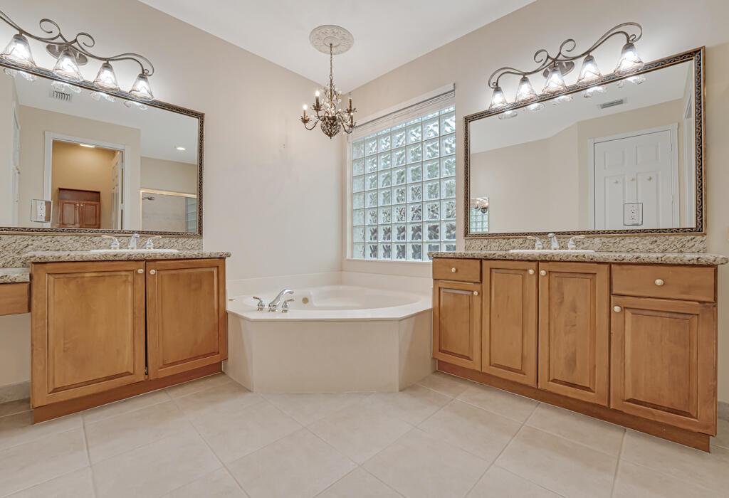 VALENCIA SHORES - Residential