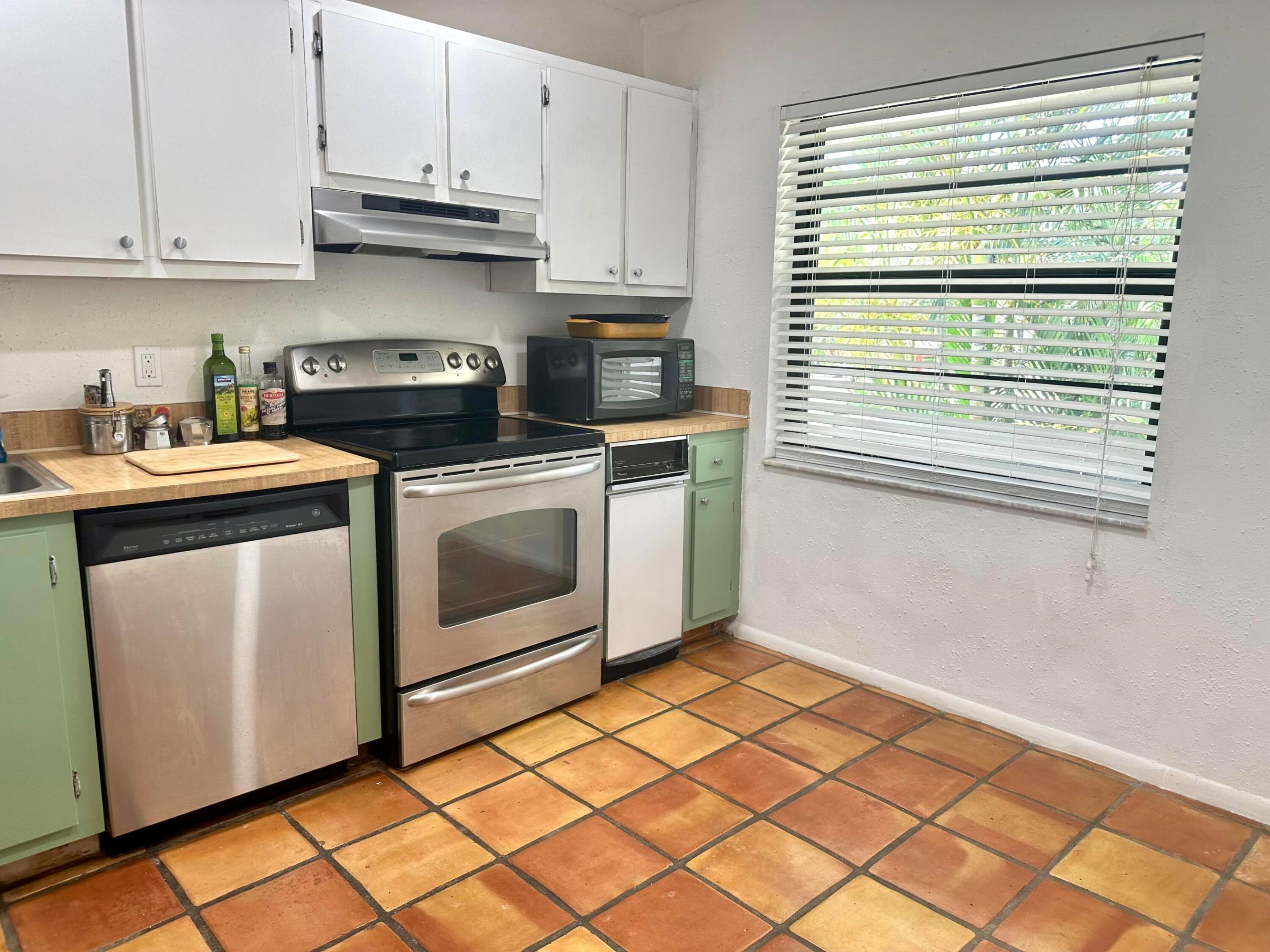 CYPRESSES OF BOCA LAGO CONDO - Residential Lease