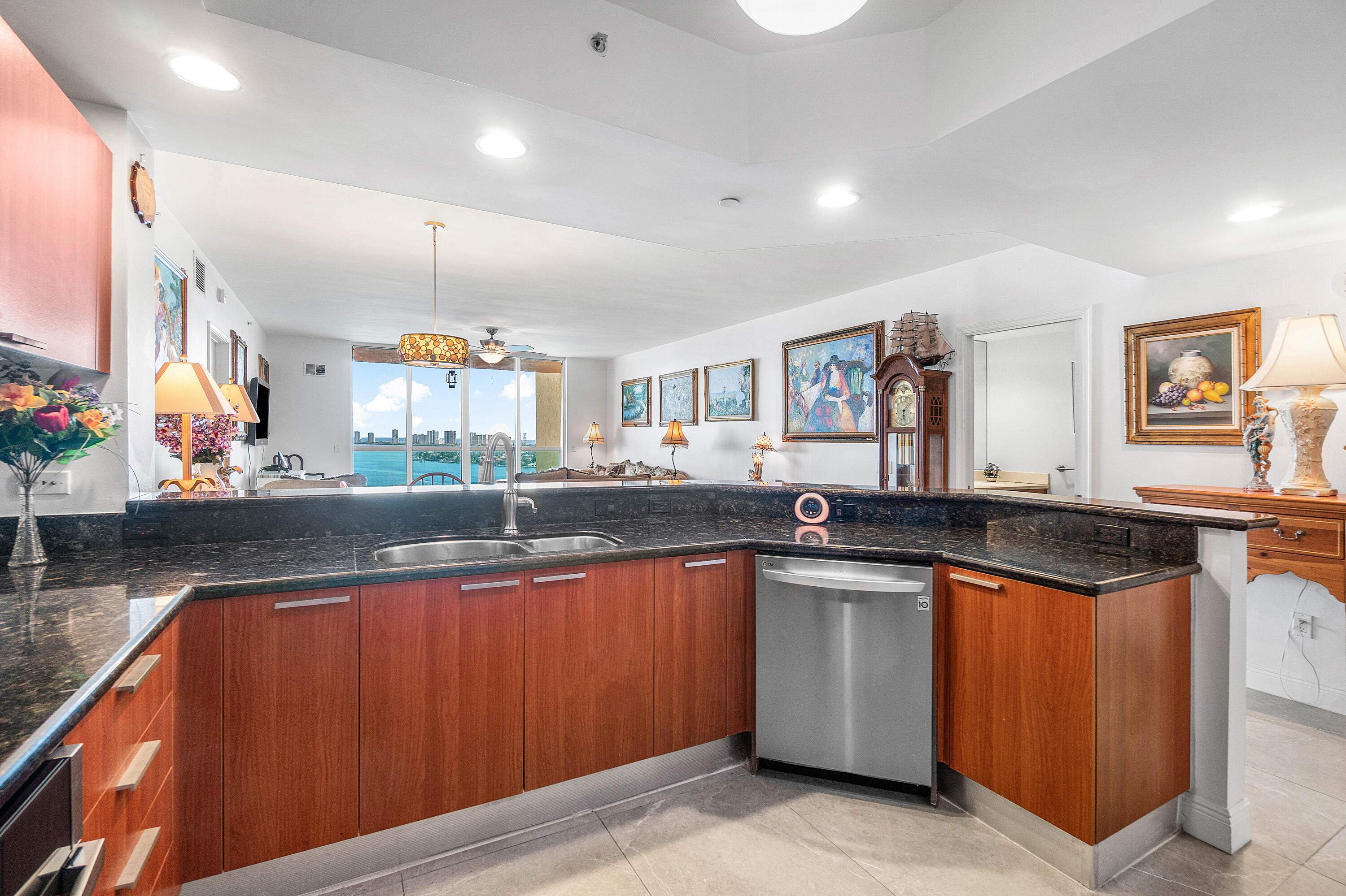 2650 Lake Shore Drive 1705