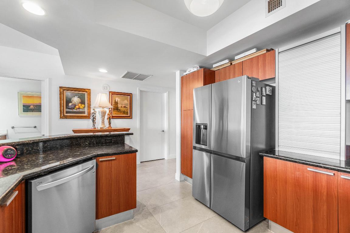 2650 Lake Shore Drive 1705