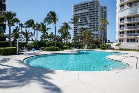 A home in Hutchinson Island