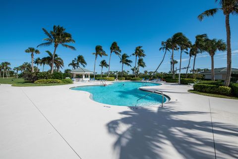 A home in Hutchinson Island