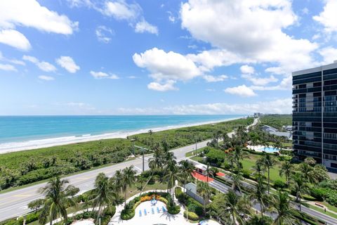 A home in Hutchinson Island