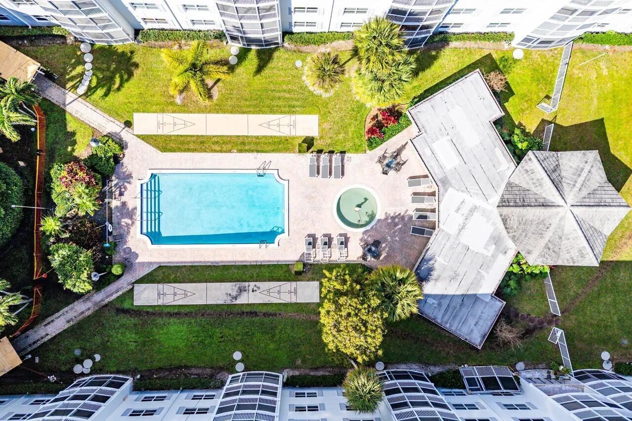 ATRIUM CONDO S 1/2 OF LT - Residential