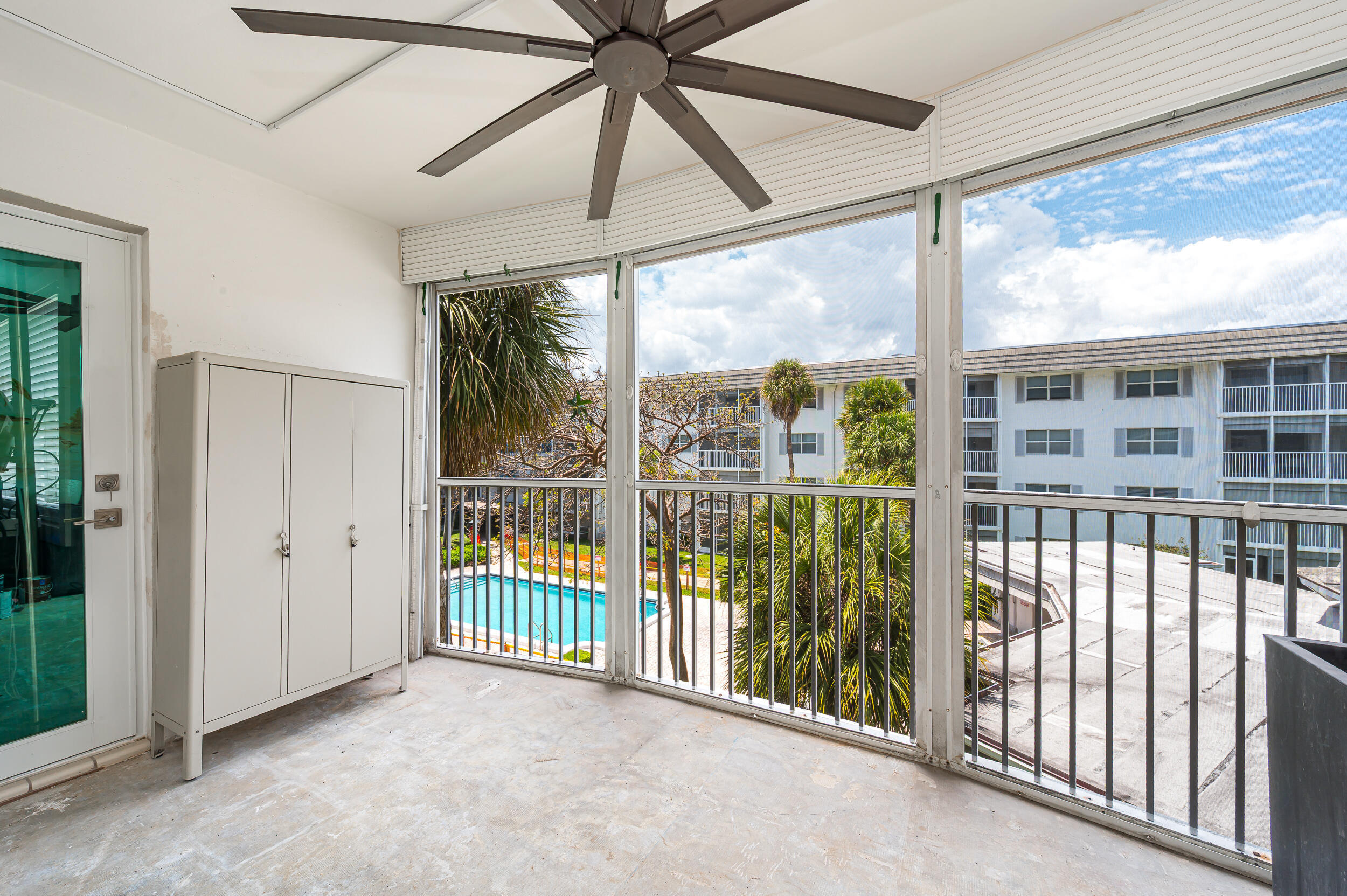 ATRIUM CONDO S 1/2 OF LT - Residential