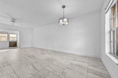 Tiny photo for 811 Salem Lane, Lake Worth, FL 33467 (MLS # R11131020)