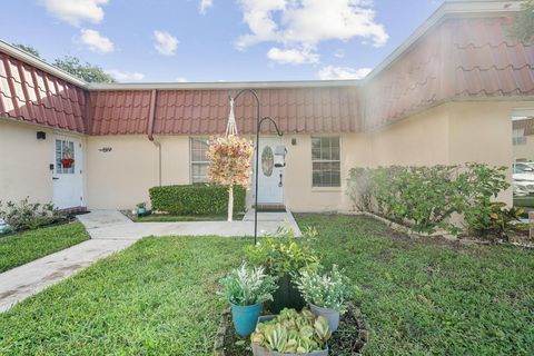 Tiny photo for 811 Salem Lane, Lake Worth, FL 33467 (MLS # R11131020)