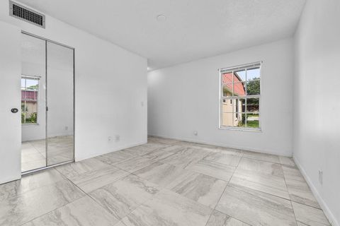 Tiny photo for 811 Salem Lane, Lake Worth, FL 33467 (MLS # R11131020)