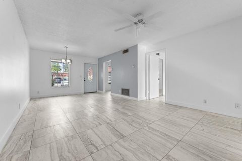 Tiny photo for 811 Salem Lane, Lake Worth, FL 33467 (MLS # R11131020)