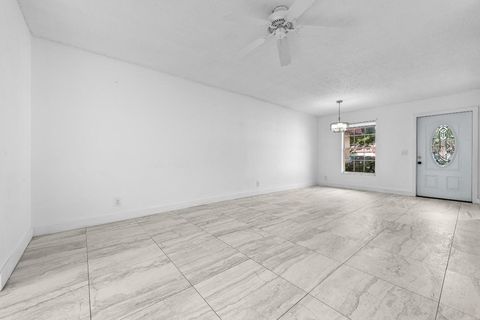 Tiny photo for 811 Salem Lane, Lake Worth, FL 33467 (MLS # R11131020)