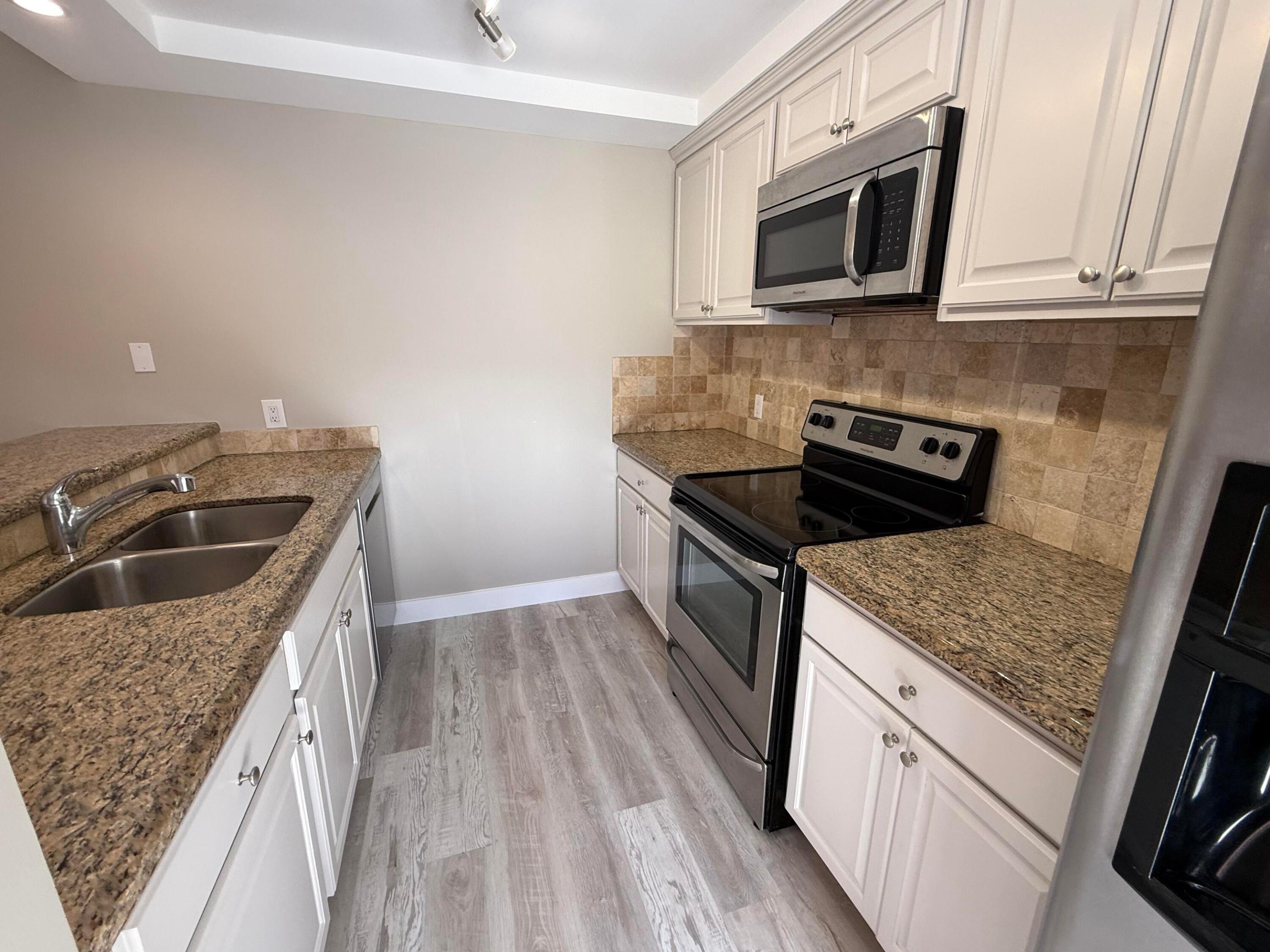 SUNSET TRACE AT MARTIN DOWNS (AKA MARTIN DOWNS PLA - Residential