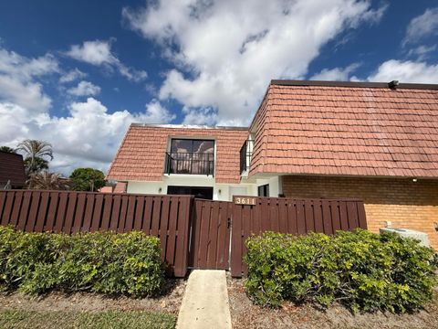 Photo of 3611 SW Sunset Trace Circle, Palm City, FL 34990 (MLS # R11168737)