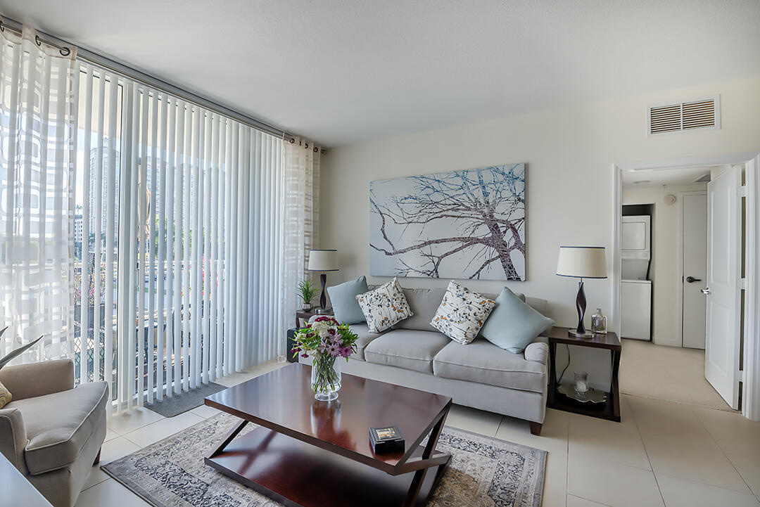 CITY PALMS CONDO - Residential Lease