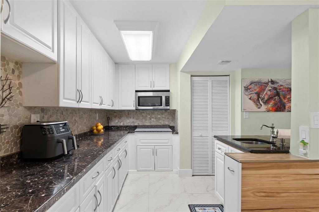 SANDPEBBLES TOWNHOUSE CON - Residential Lease