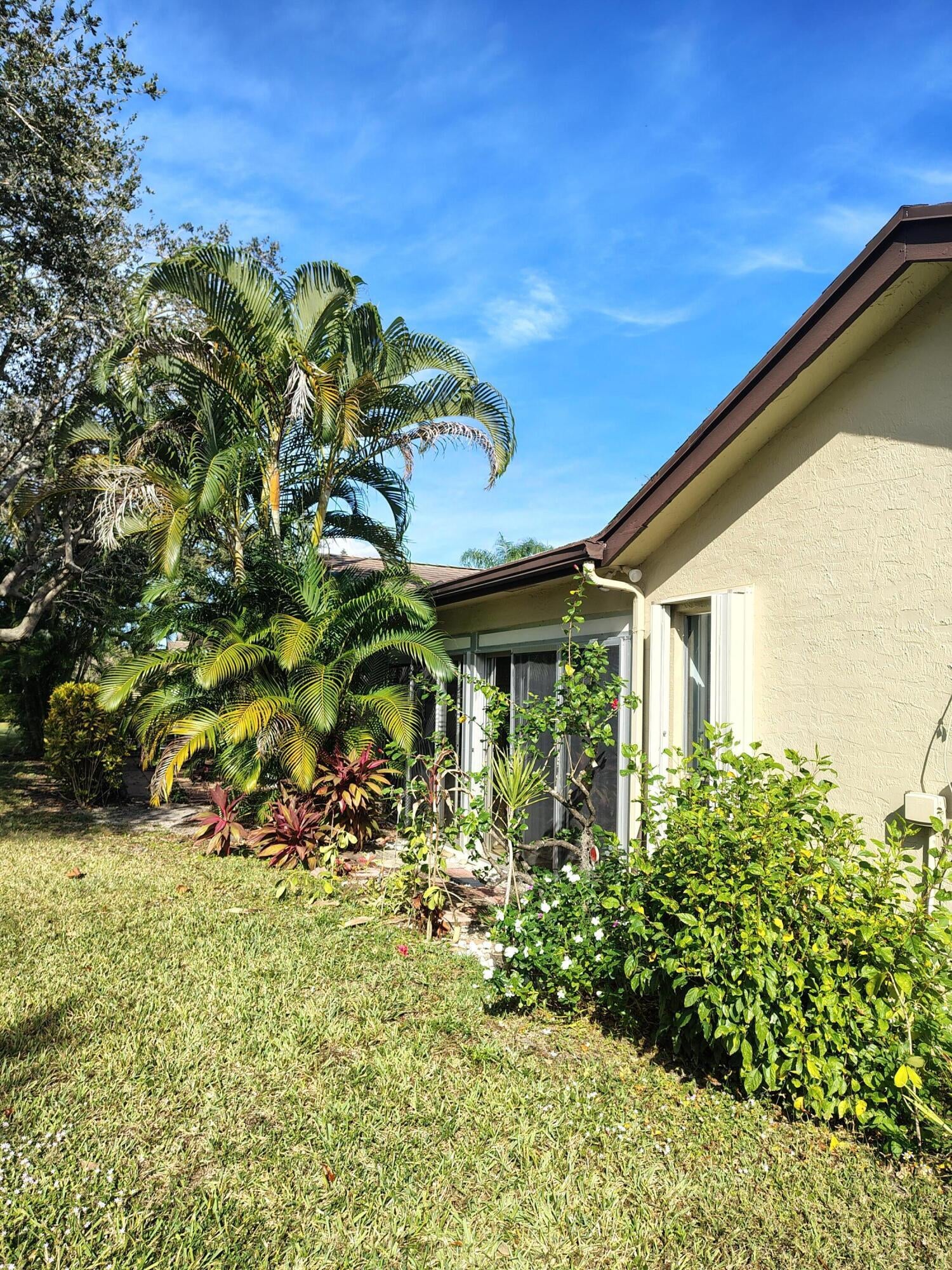125 RAMBLEWOOD Circle