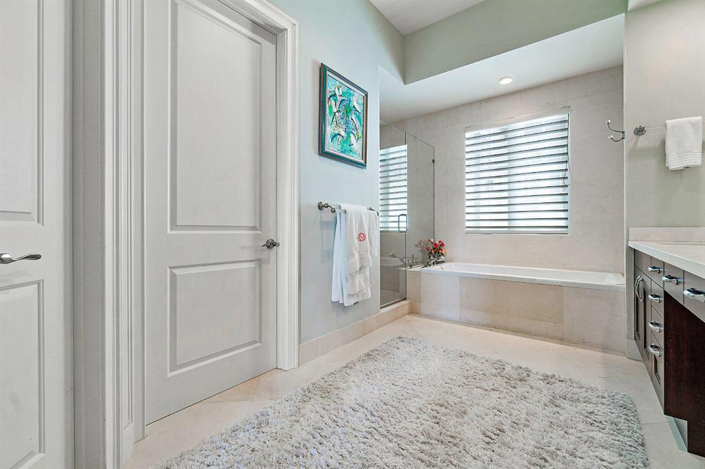 SEAGATE RESIDENCES CONDO - Residential