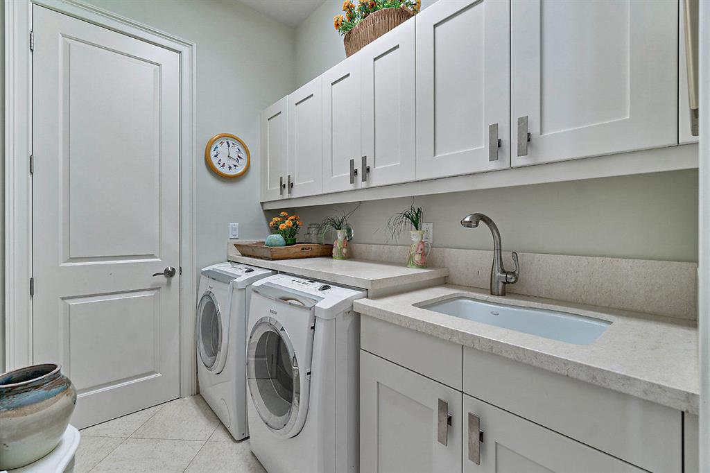 SEAGATE RESIDENCES CONDO - Residential