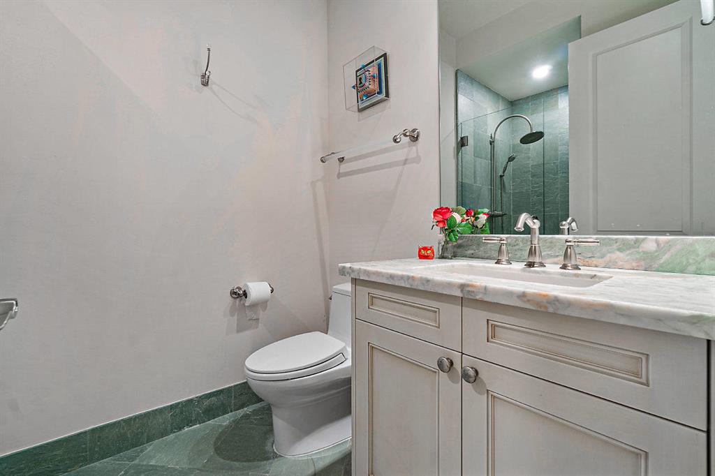 SEAGATE RESIDENCES CONDO - Residential