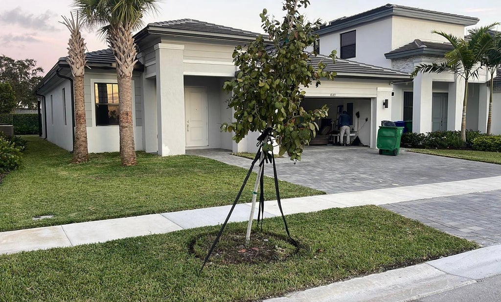 Photo of 4149 SW 173rd Avenue, Miramar, FL 33029 (MLS # B26079394)