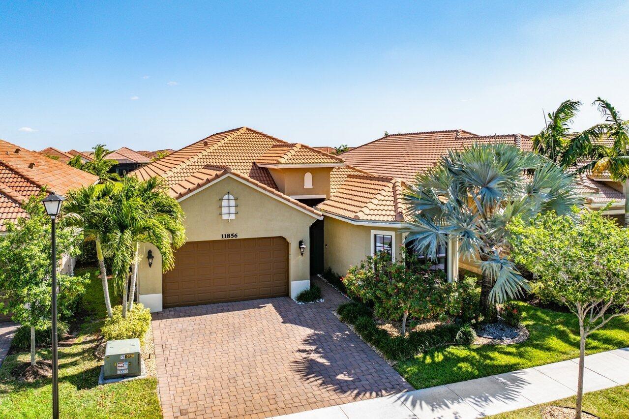 PARKLAND ROYALE - Residential Lease
