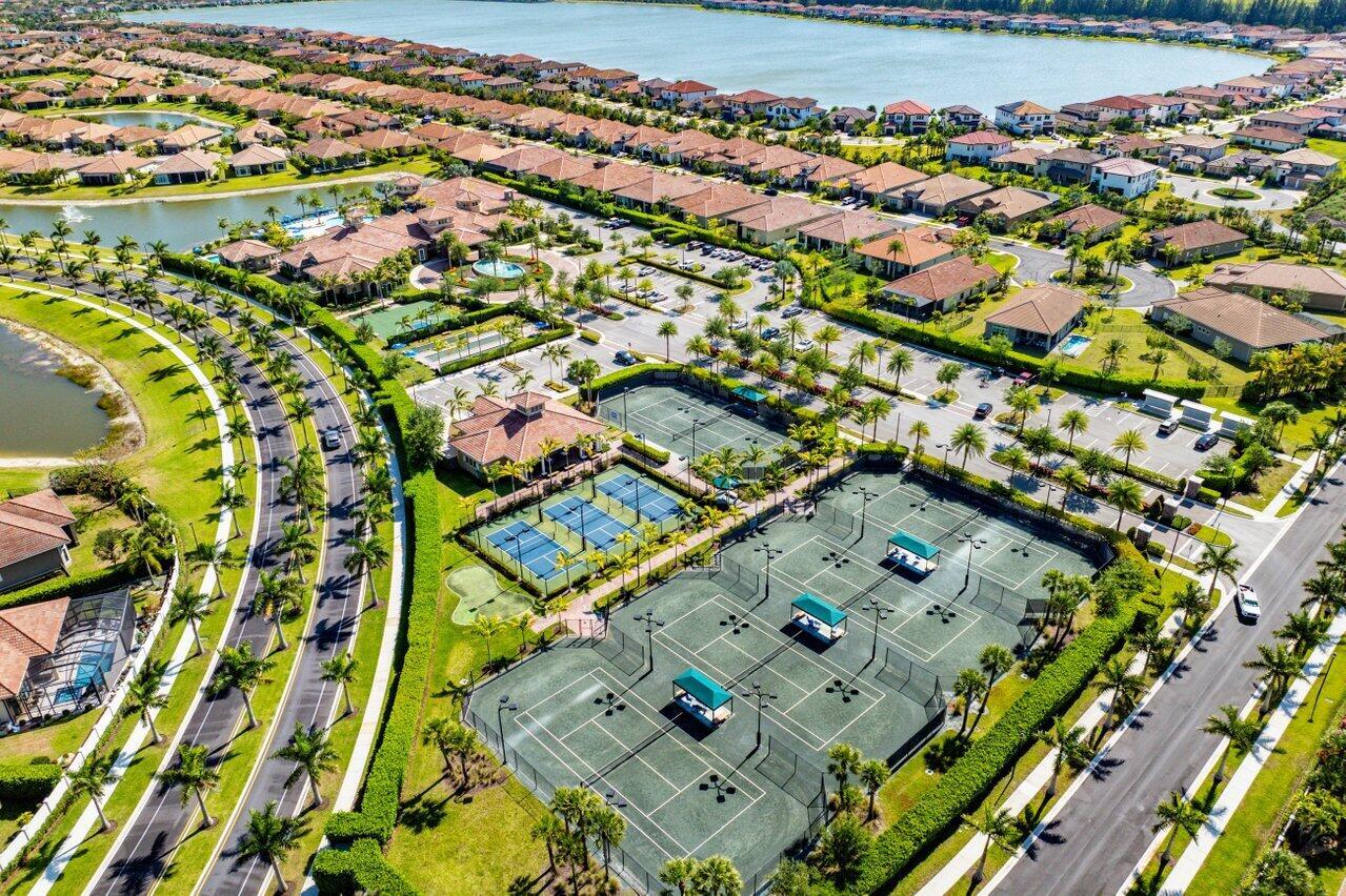 PARKLAND ROYALE - Residential Lease