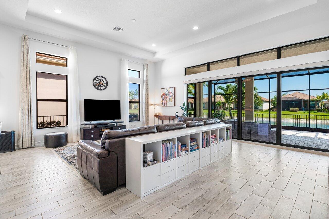 PARKLAND ROYALE - Residential Lease