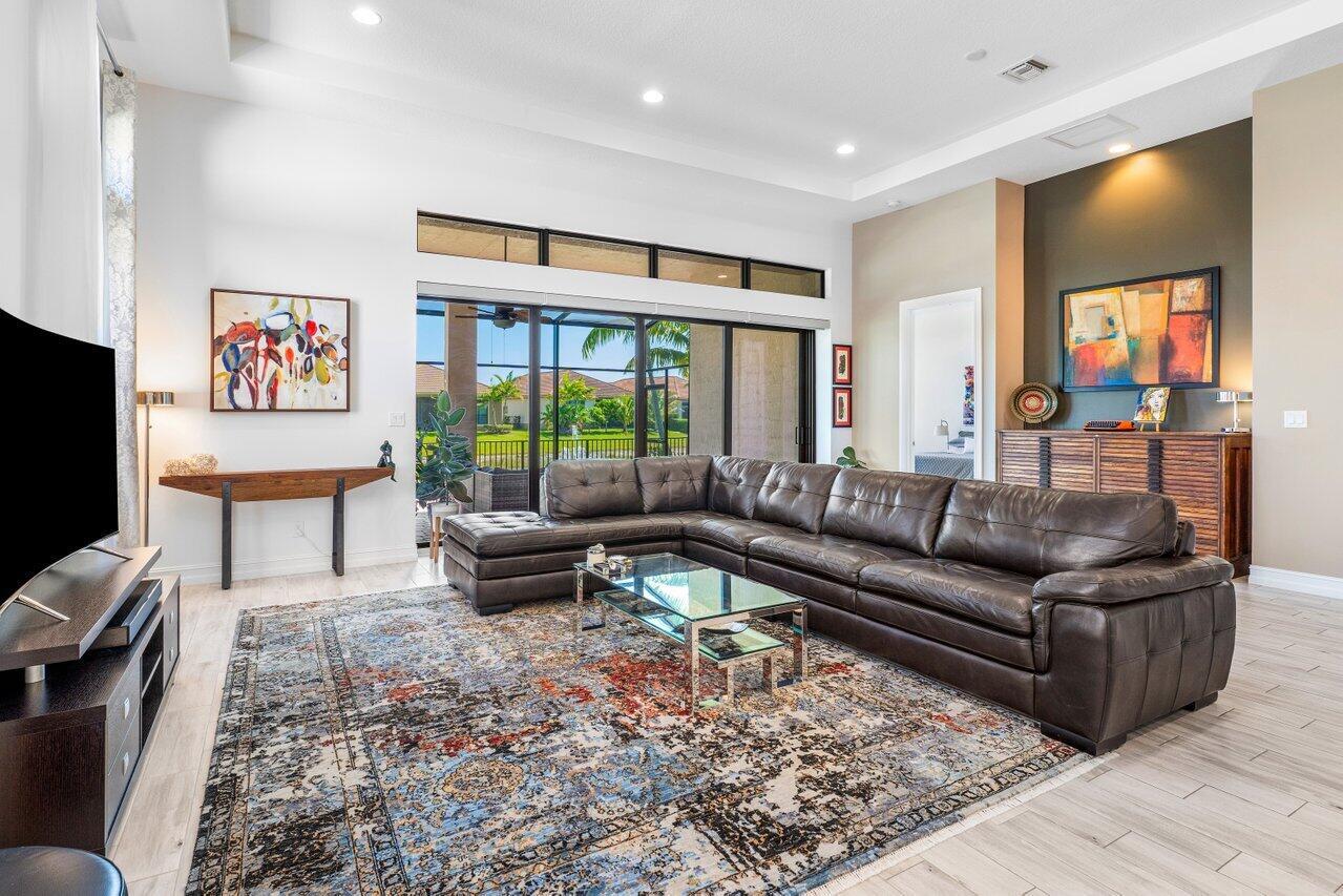 PARKLAND ROYALE - Residential Lease