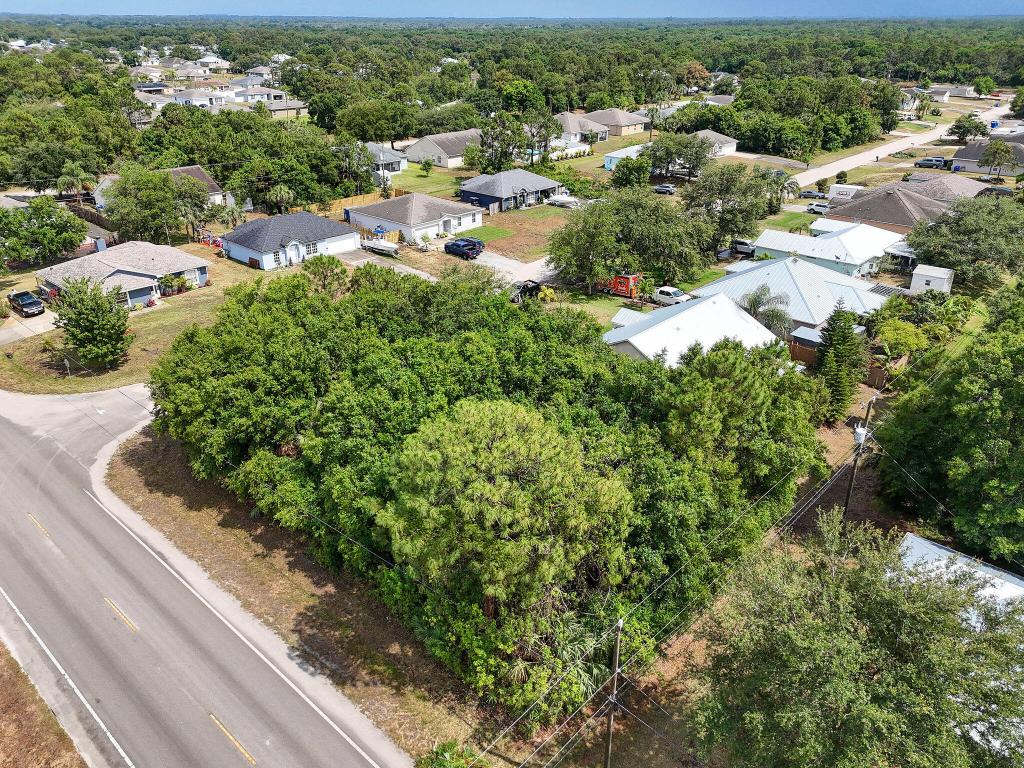 VERO LAKES ESTATES - Land