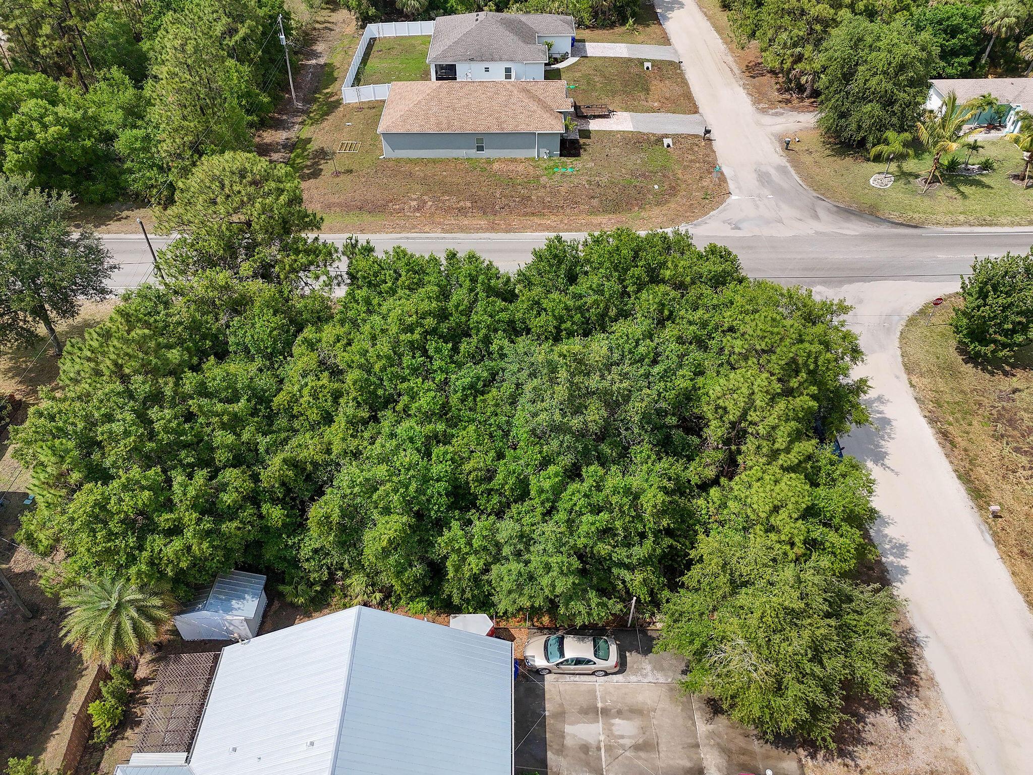 VERO LAKES ESTATES - Land