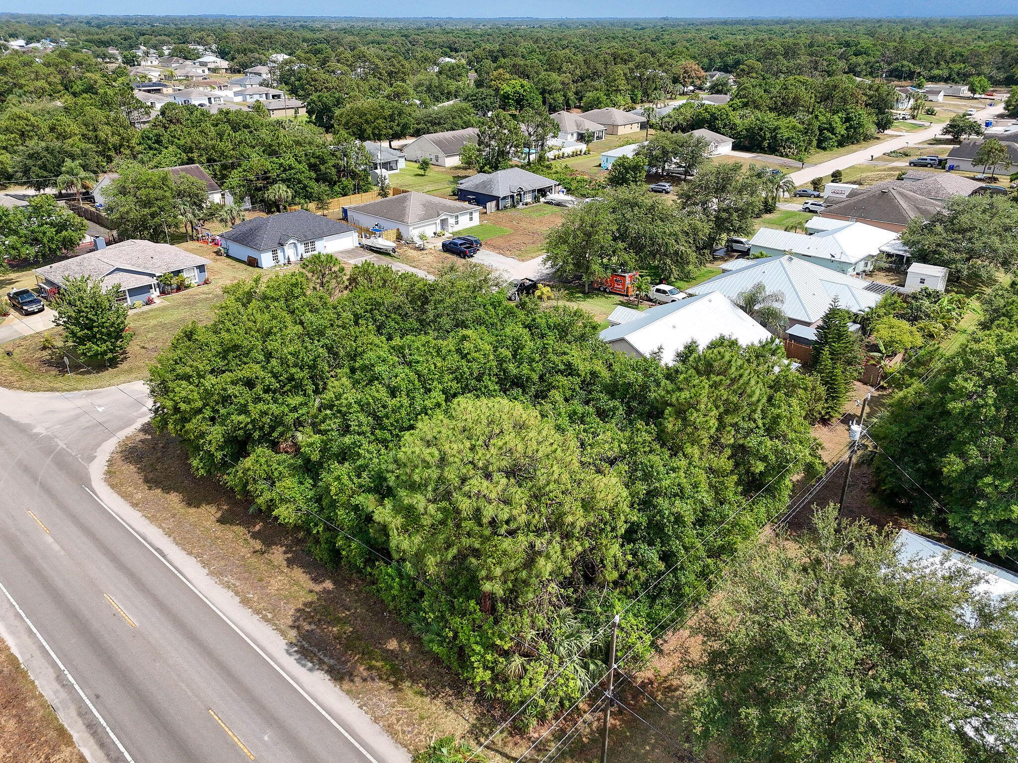 VERO LAKES ESTATES - Land