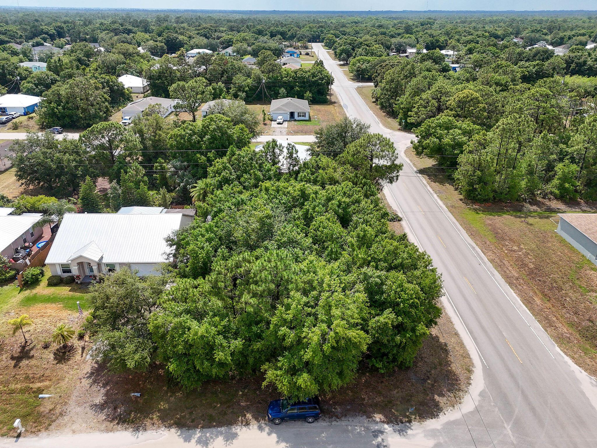 VERO LAKES ESTATES - Land