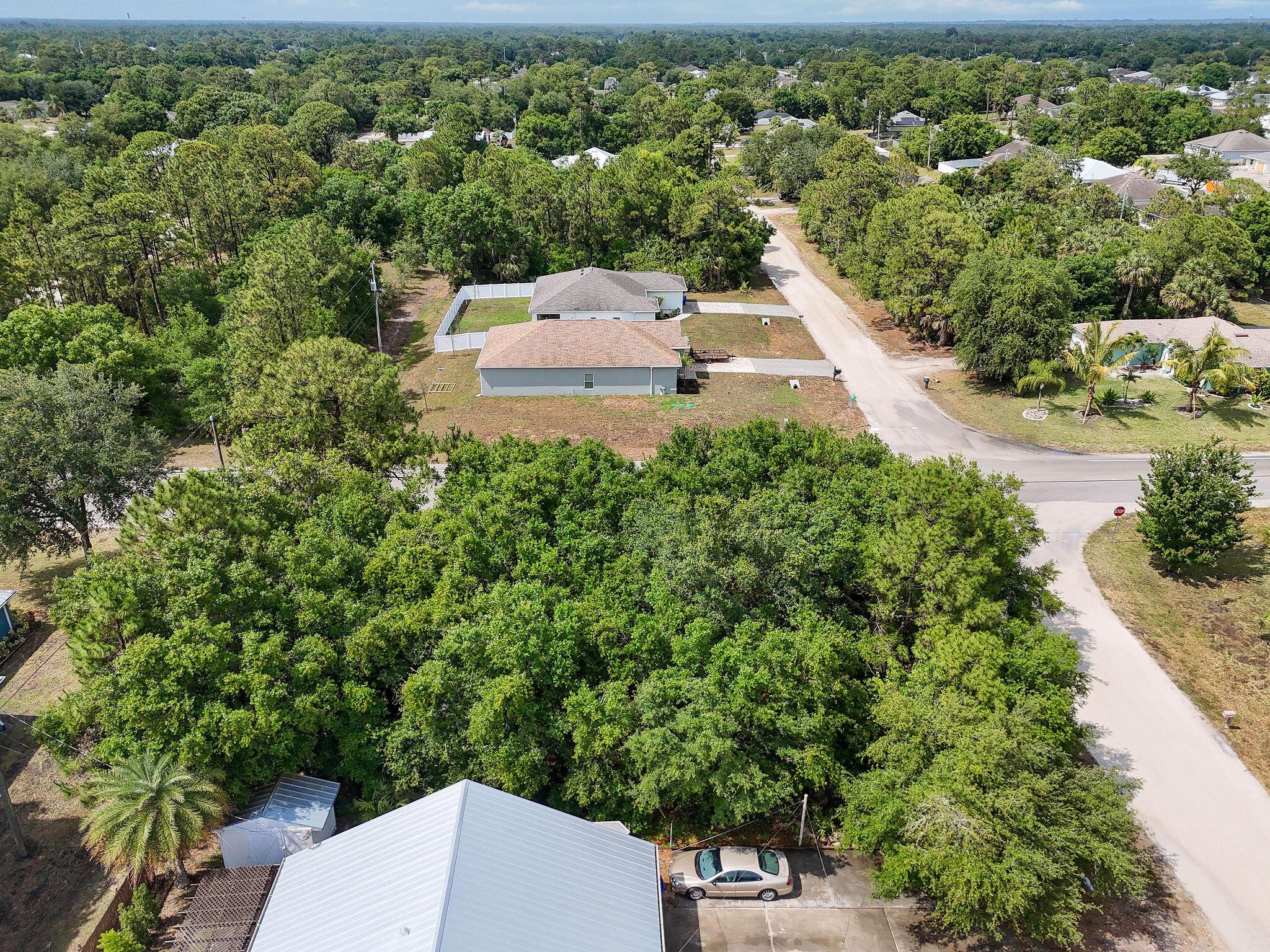 VERO LAKES ESTATES - Land