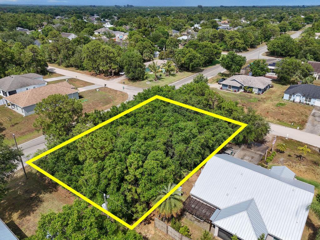 VERO LAKES ESTATES - Land