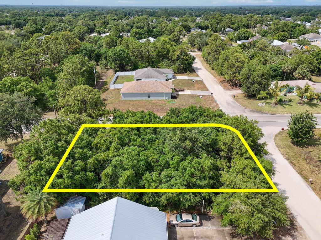 VERO LAKES ESTATES - Land