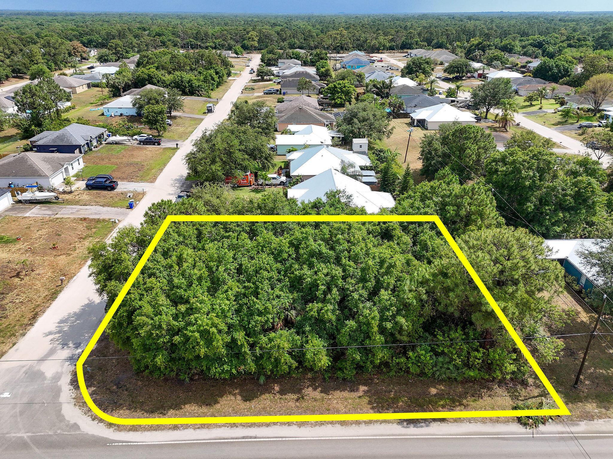 VERO LAKES ESTATES - Land