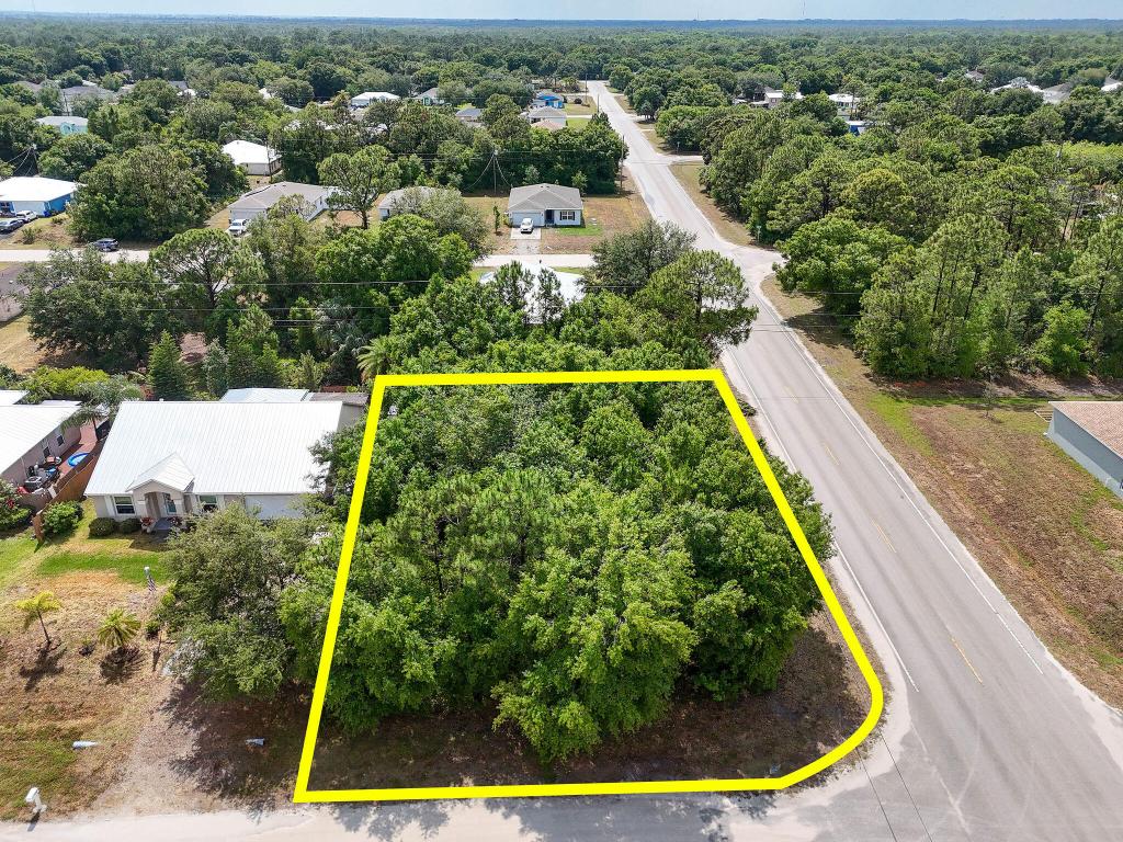 VERO LAKES ESTATES - Land