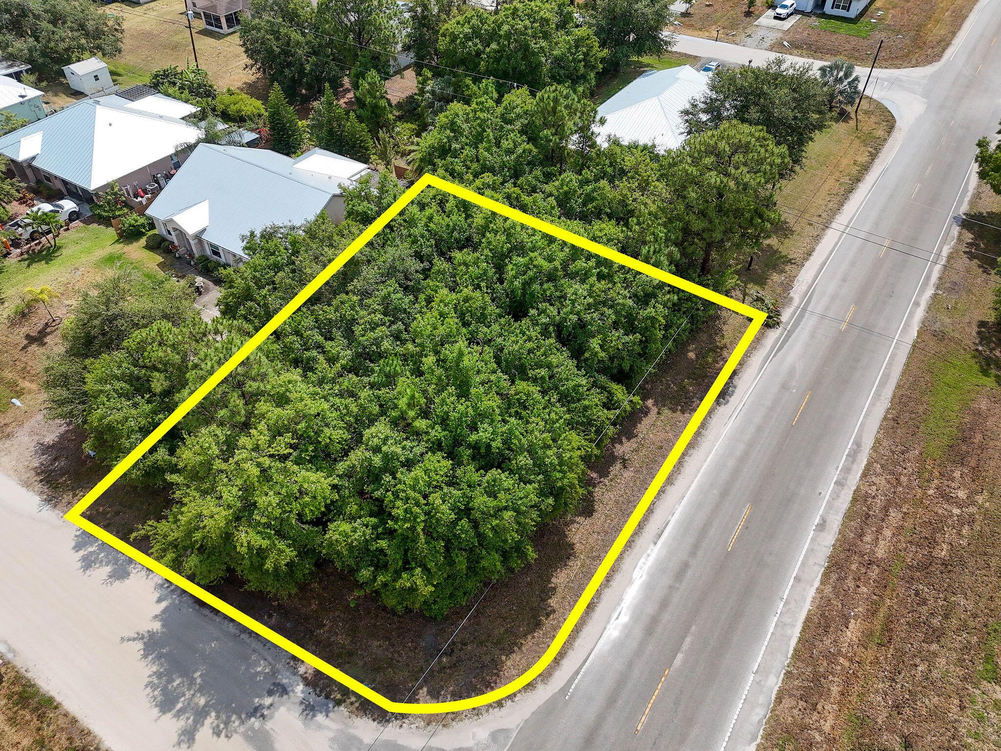 VERO LAKES ESTATES - Land