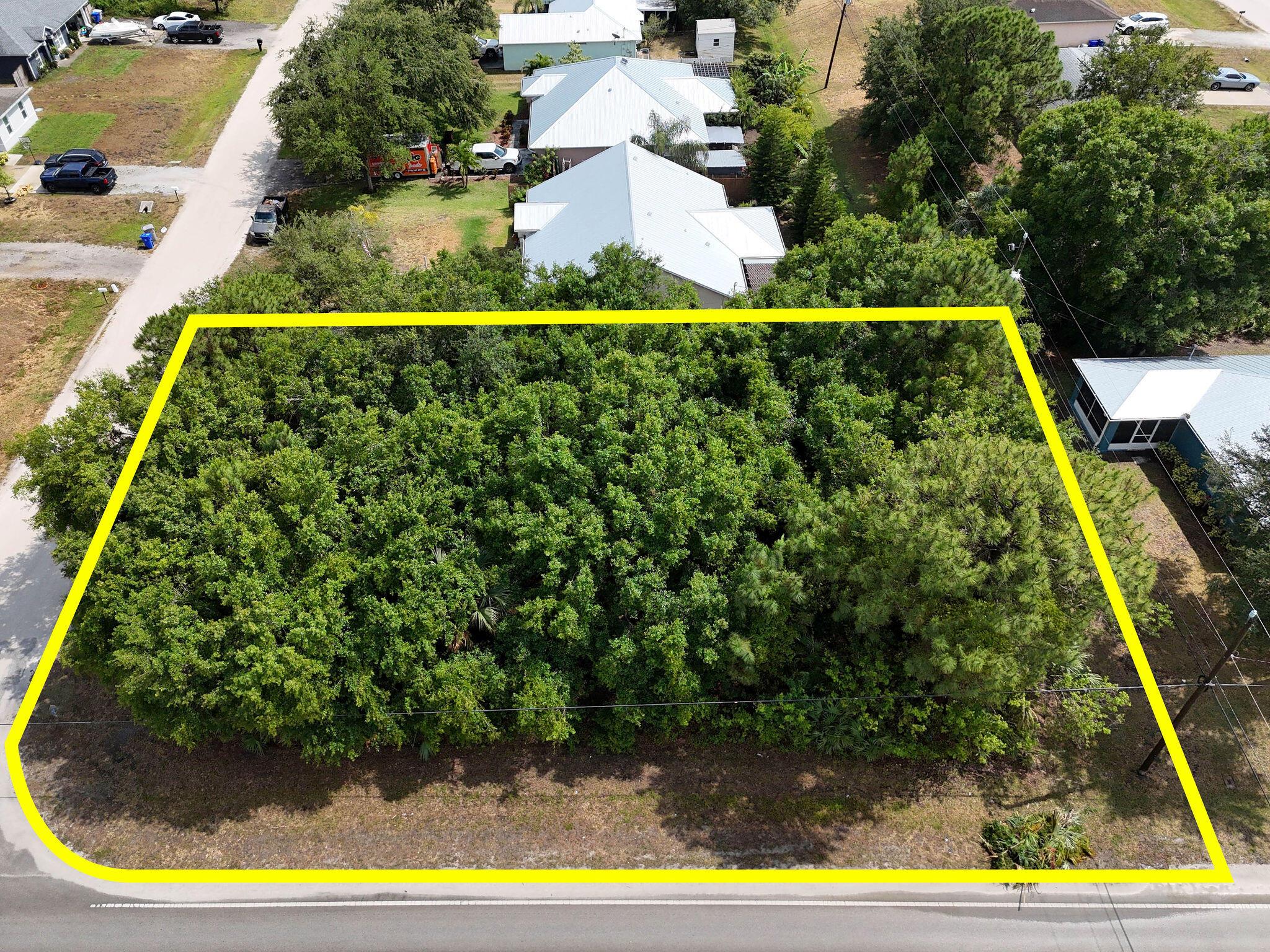 VERO LAKES ESTATES - Land