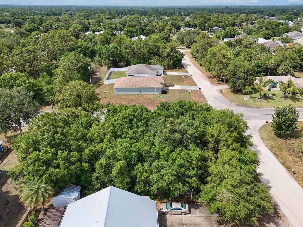 VERO LAKES ESTATES - Land