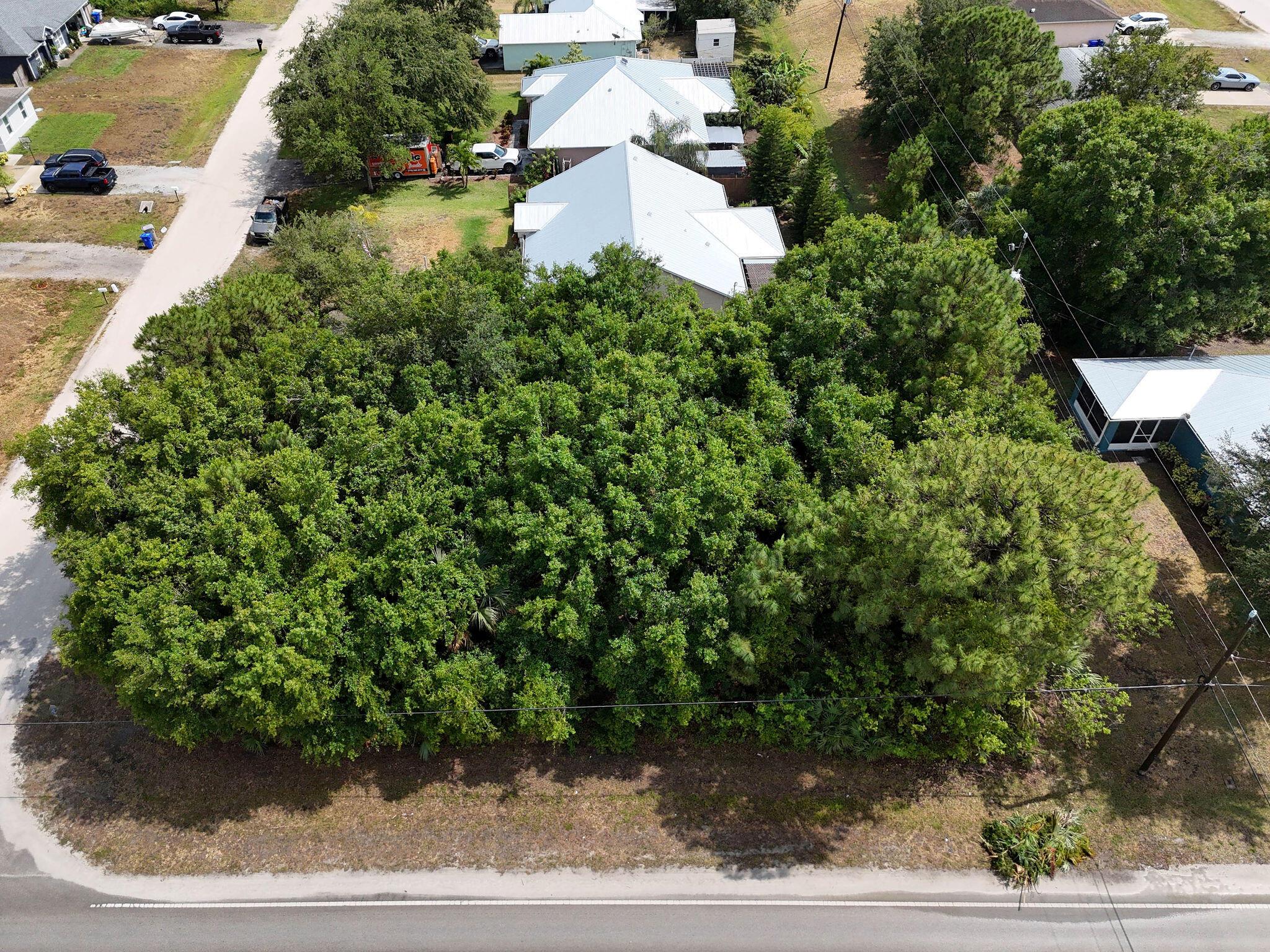 VERO LAKES ESTATES - Land