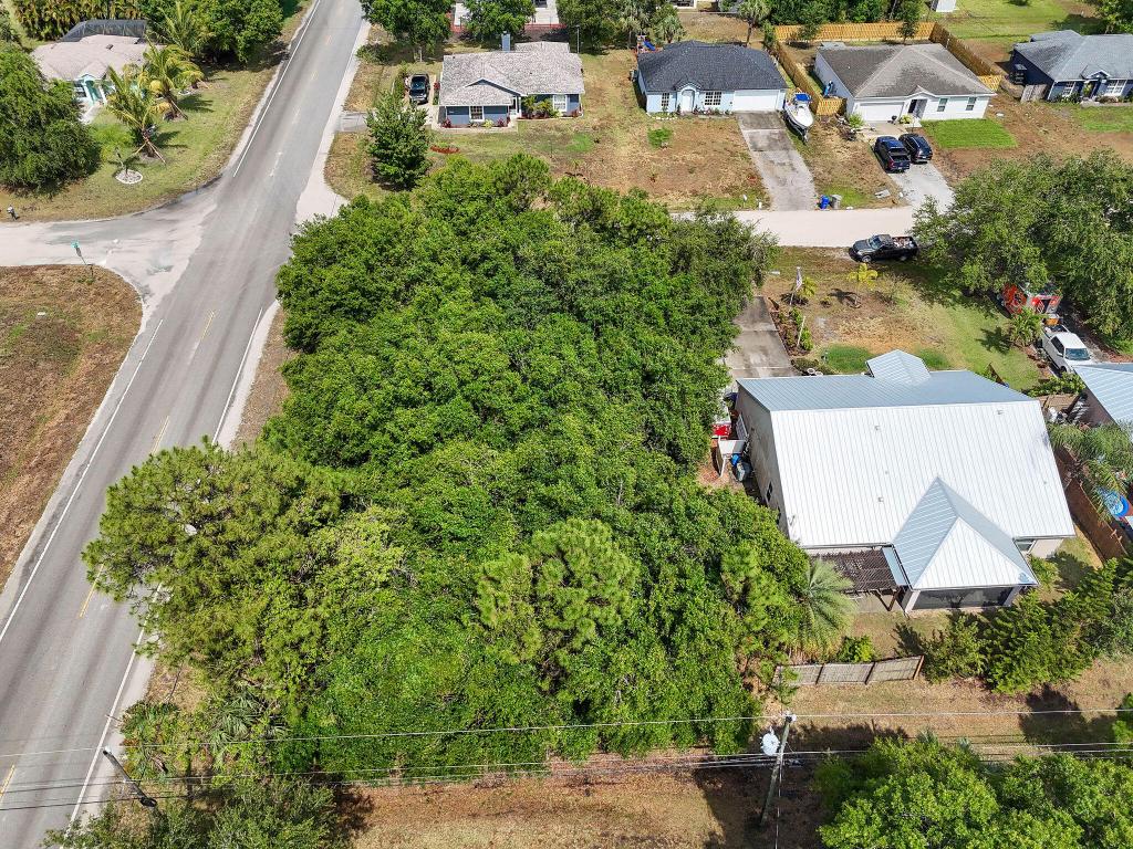 VERO LAKES ESTATES - Land