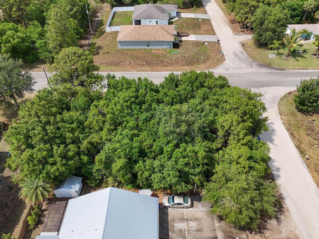 VERO LAKES ESTATES - Land