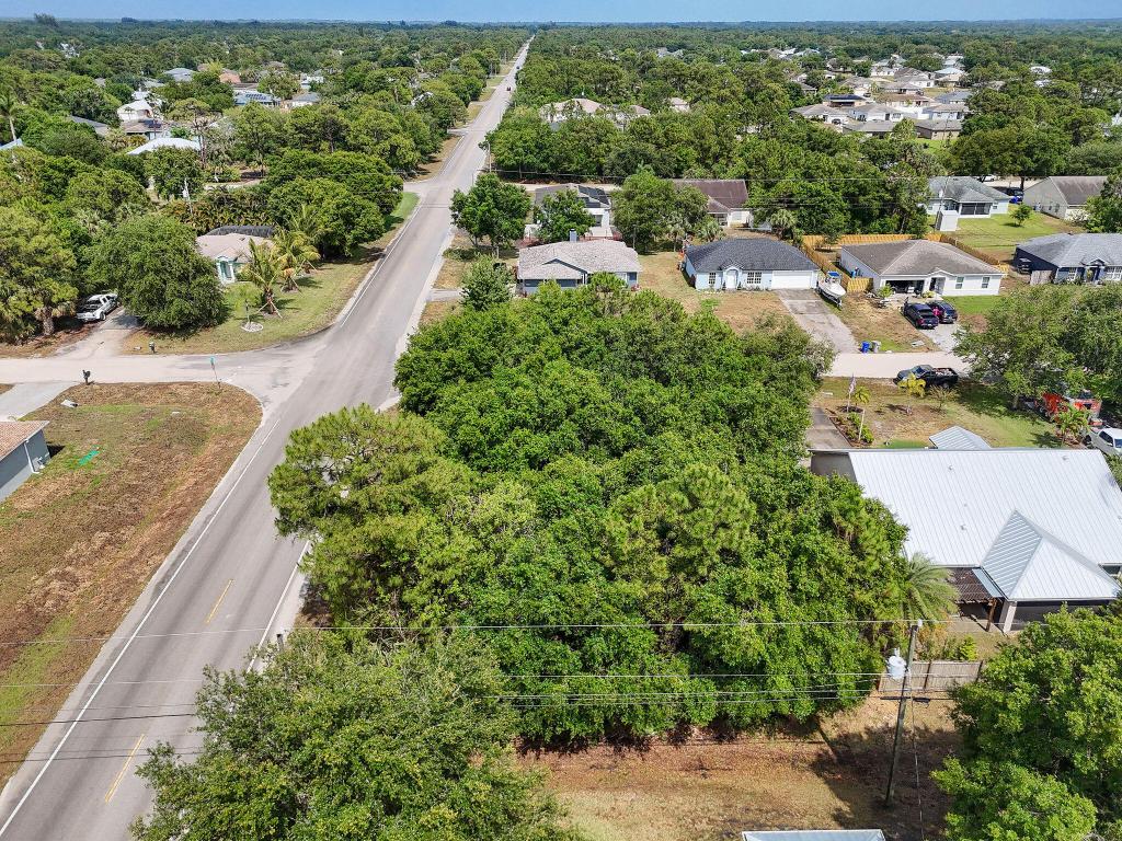 VERO LAKES ESTATES - Land