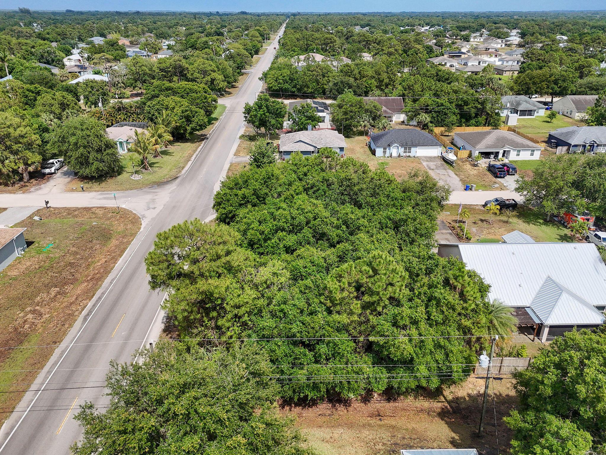 VERO LAKES ESTATES - Land