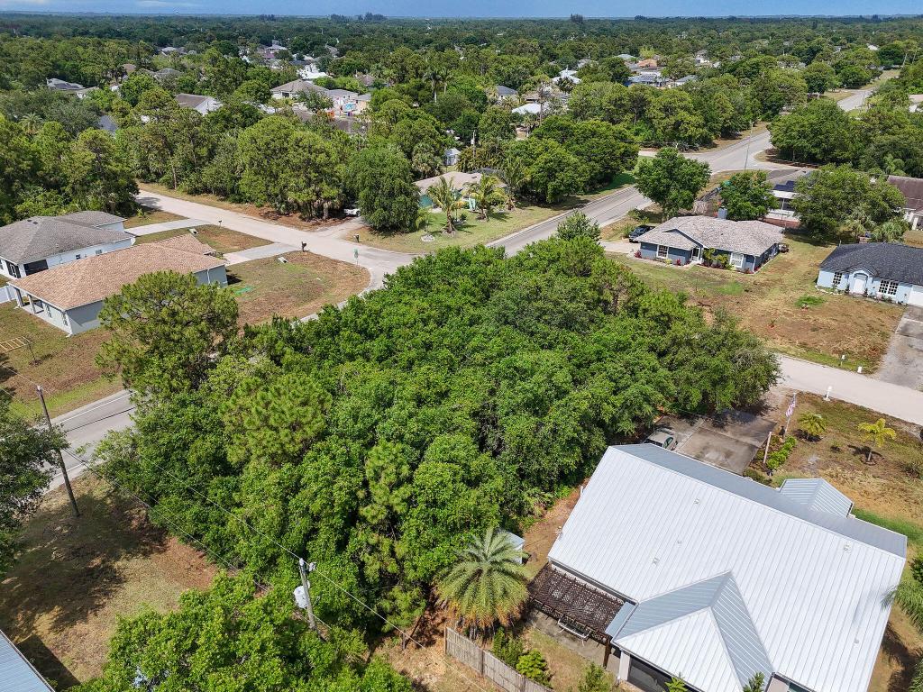 VERO LAKES ESTATES - Land