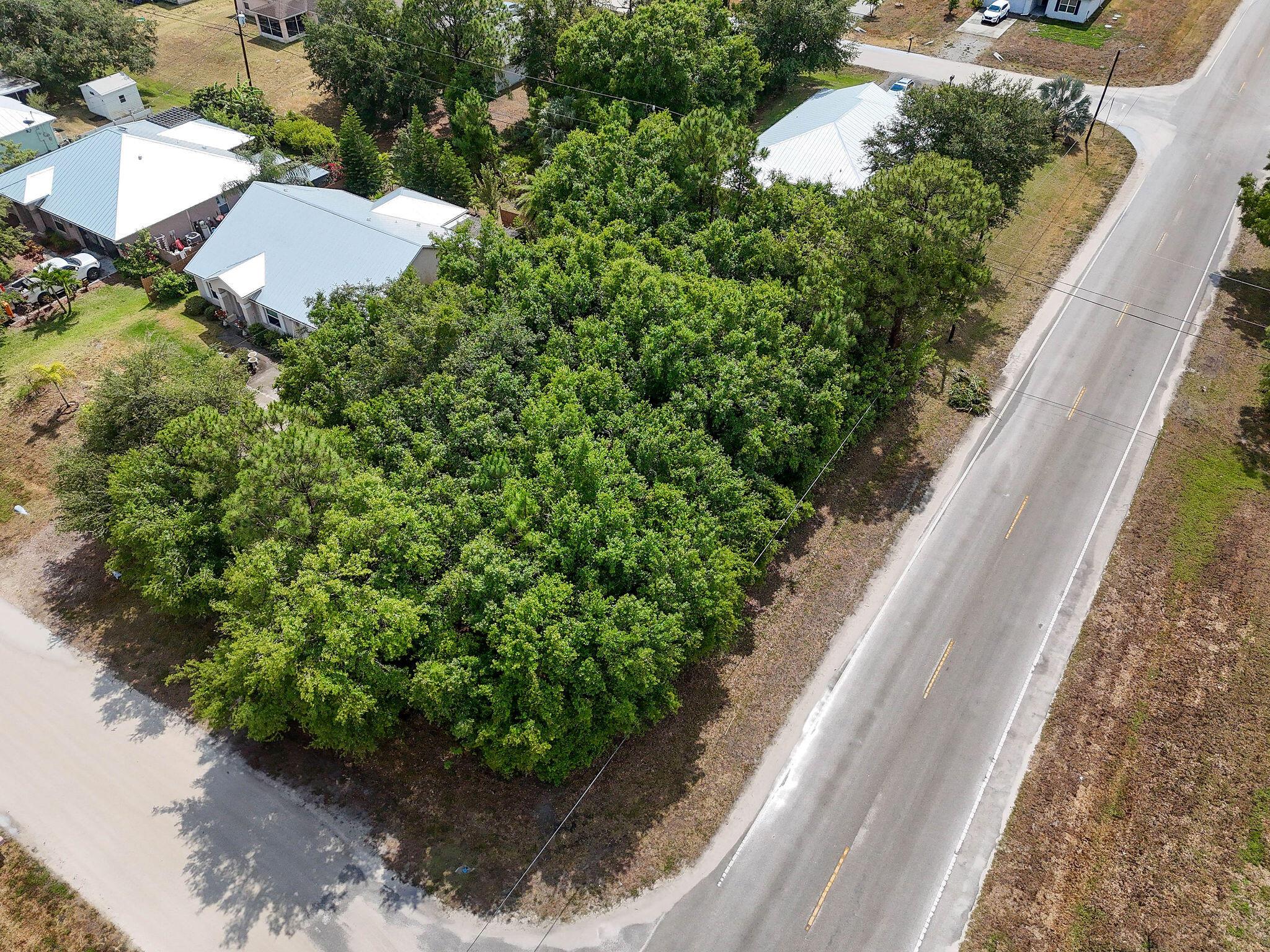 VERO LAKES ESTATES - Land