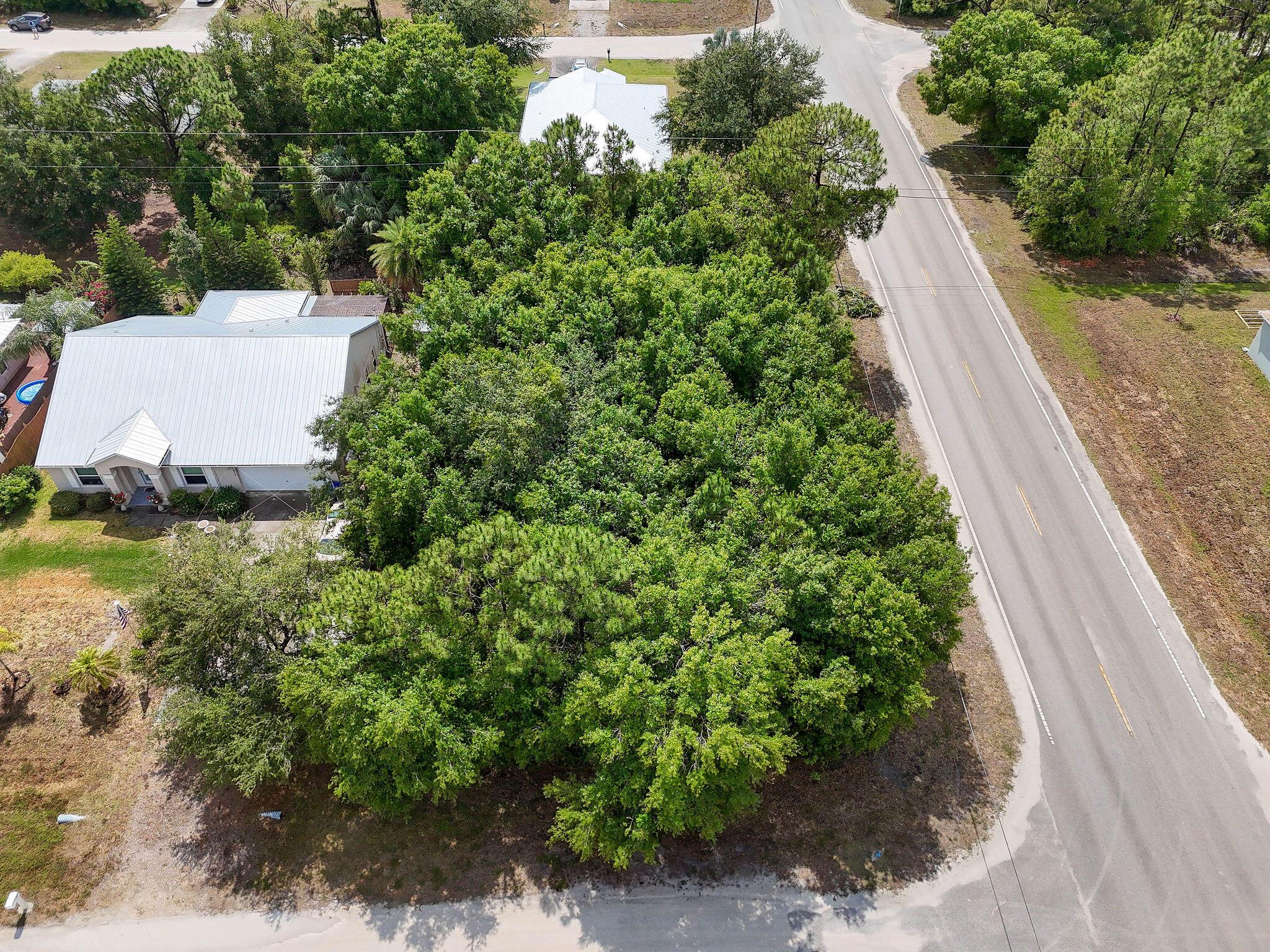 VERO LAKES ESTATES - Land