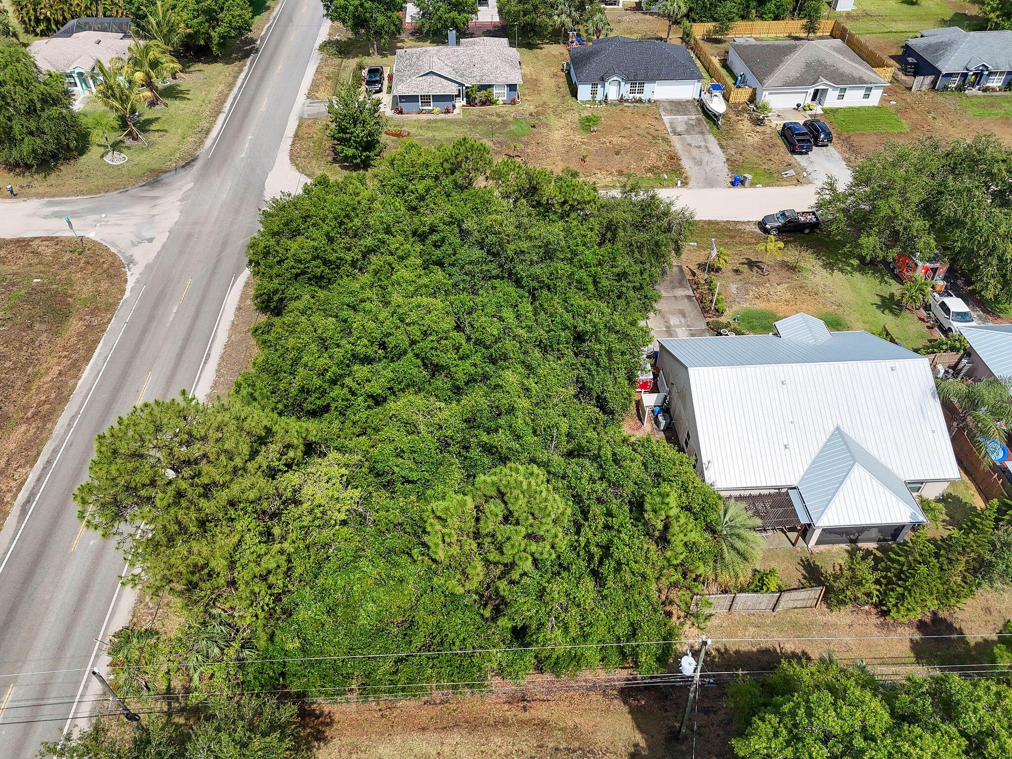 VERO LAKES ESTATES - Land