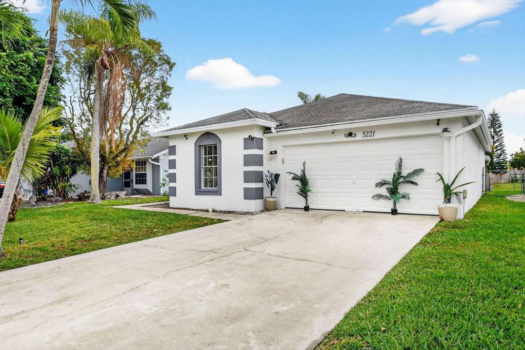 Photo of 5221 Arbor Glen Circle, Lake Worth, FL 33463 (MLS # R11154585)